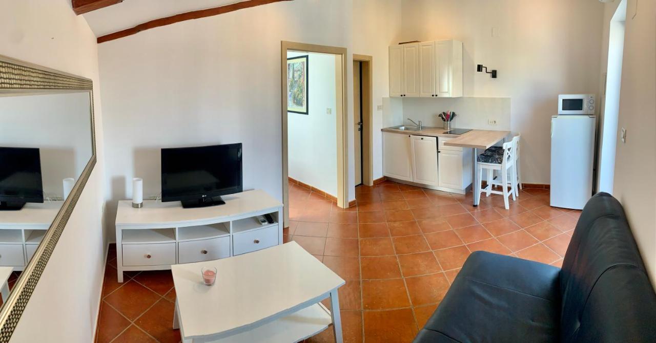 Seaside Apartments Petar Krk Town Bagian luar foto
